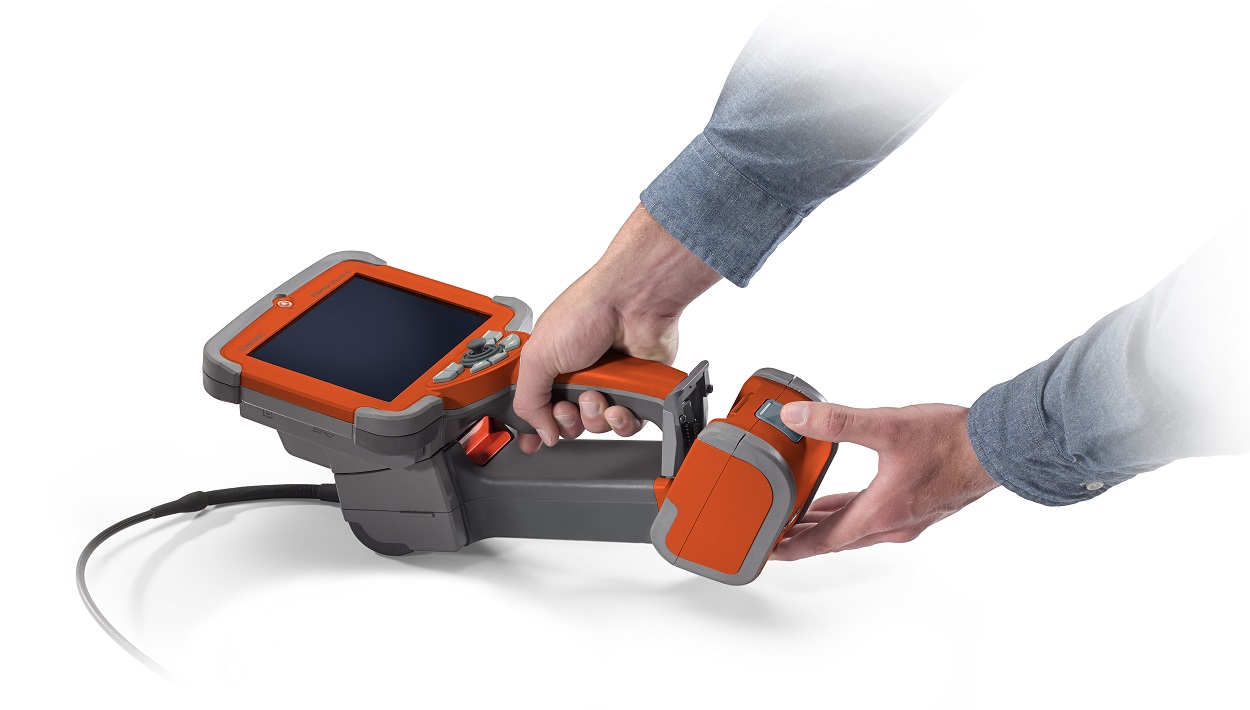 按照接口正確安裝鏡頭、電池等部件